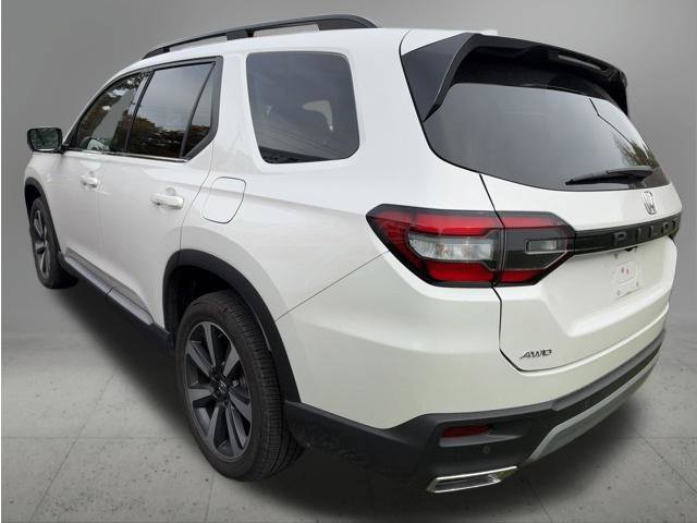 Used 2025 Honda Pilot Touring image 7