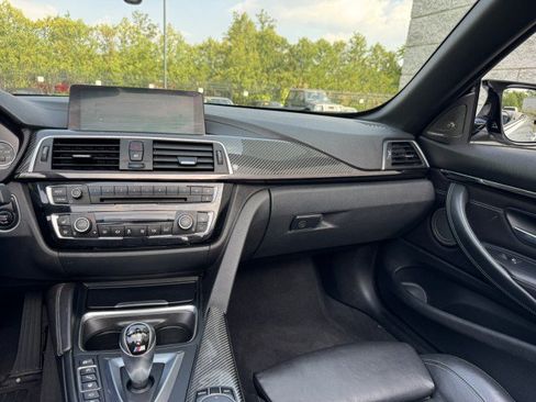 Used 2018 BMW M4 Convertible RWD image 33