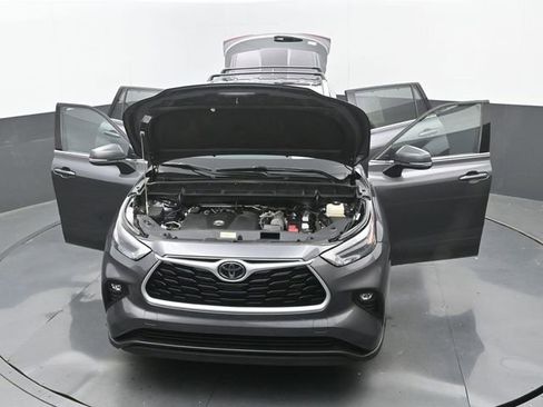Used 2022 Toyota Highlander XLE image 36