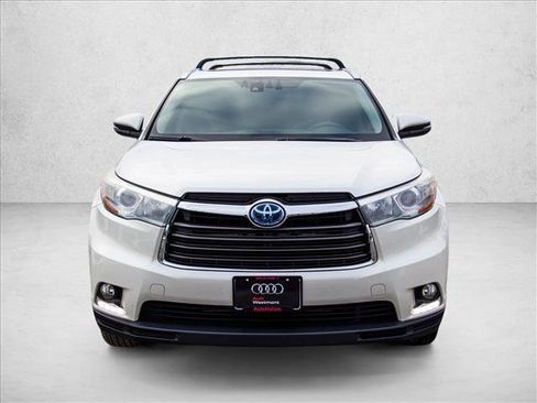 Used 2016 Toyota Highlander Limited Platinum image 2
