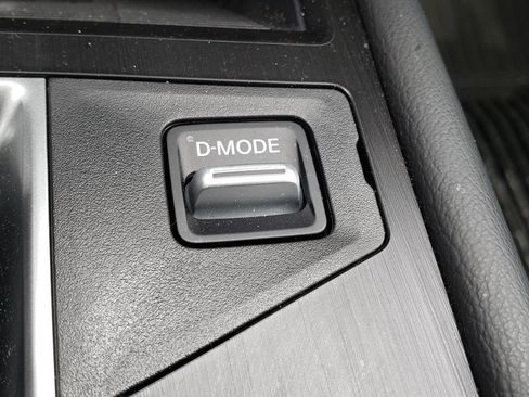 Certified 2025 Nissan Kicks SV image 33