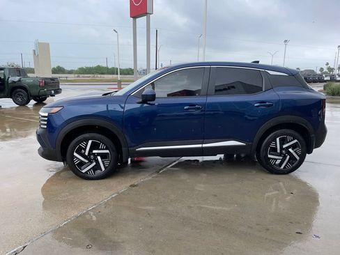 Used 2025 Nissan Kicks SV FWD image 4