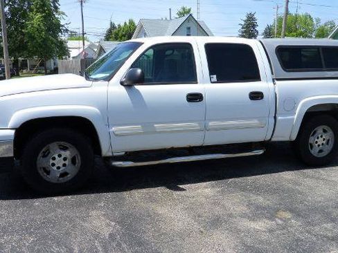 Used 2006 Chevrolet Silverado 1500 LT w/ Light Duty Power Package AWD/4WD image 2