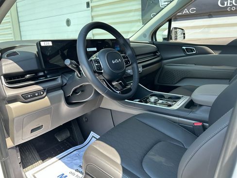 New 2026 Kia Carnival EX FWD image 10