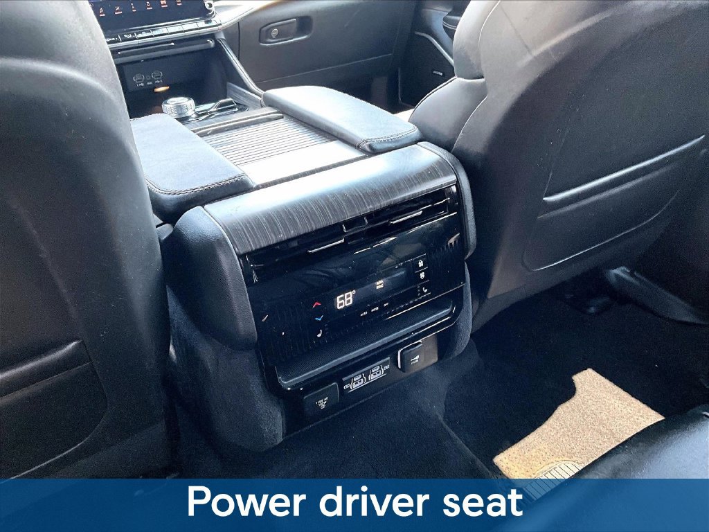 Used 2024 Jeep Wagoneer Series III AWD/4WD image 13