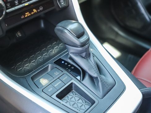 Certified 2025 Toyota RAV4 XLE w/ Convenience Package FWD image 20