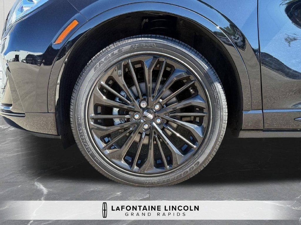 Used 2023 Lincoln Corsair Reserve w/ Equipment Group 201A AWD/4WD image 34