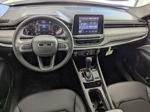 New 2026 Jeep Compass Latitude image 13