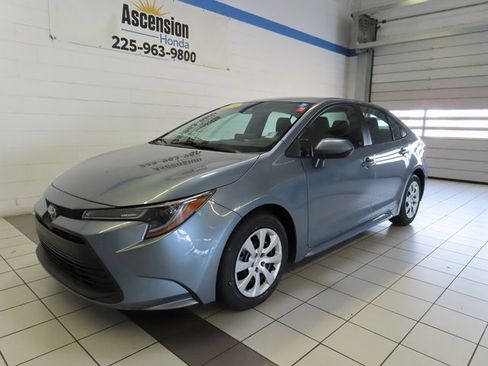 Used 2024 Toyota Corolla LE image 2