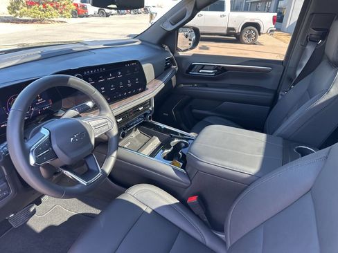 Used 2025 Chevrolet Suburban LT w/ Comfort Package image 13