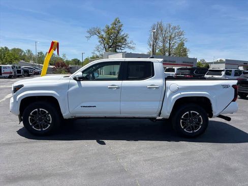 Used 2024 Toyota Tacoma TRD Sport w/ TRD Sport Upgrade Package AWD/4WD image 26