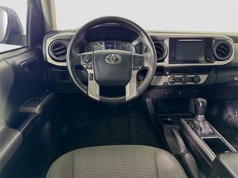 Certified 2017 Toyota Tacoma SR5 image 20