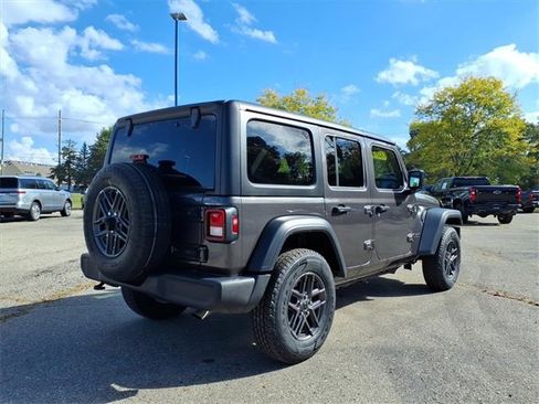Used 2024 Jeep Wrangler Sport S image 7