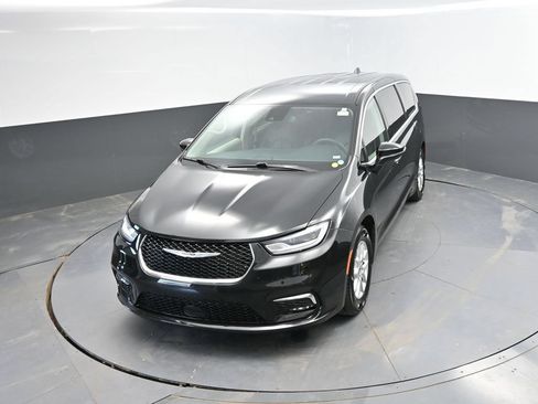 Used 2023 Chrysler Pacifica Touring-L FWD image 29