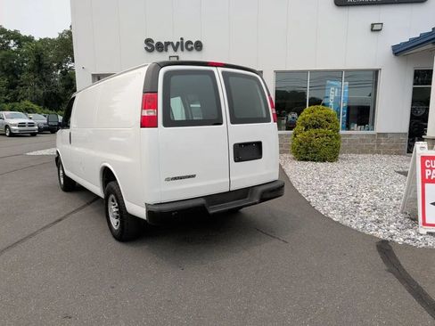 Used 2016 Chevrolet Express 2500 RWD image 15