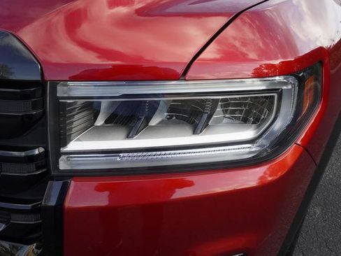 Used 2023 GMC Acadia SLE w/ Driver Convenience Package image 32