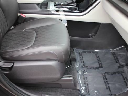 Used 2024 Kia Carnival EX FWD image 35