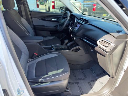 Used 2023 Chevrolet TrailBlazer LS FWD image 10