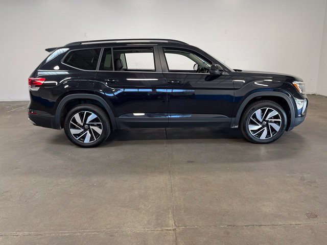 Used 2025 Volkswagen Atlas SE FWD image 2
