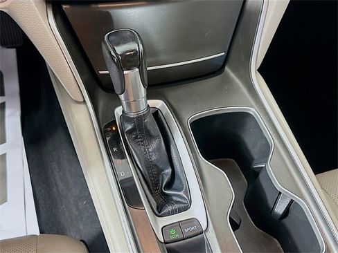 Used 2018 Honda Accord Touring image 17