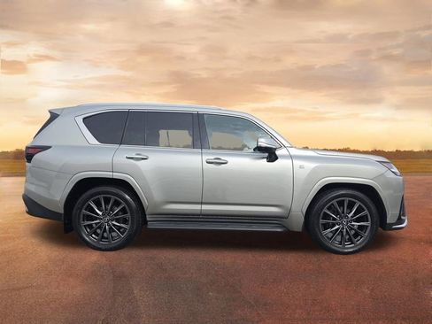 Used 2022 Lexus LX 600 F Sport AWD/4WD image 9