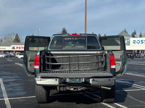 Used 2005 Nissan Titan SE w/ (R02) SE Off-Road Pkg image 12