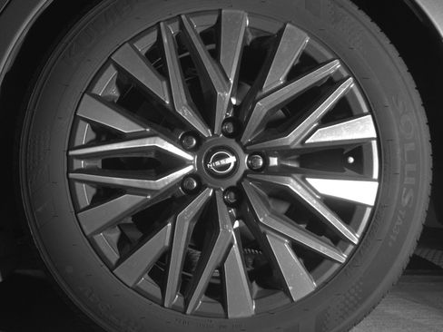 Used 2025 Nissan Altima 2.5 SV FWD image 17