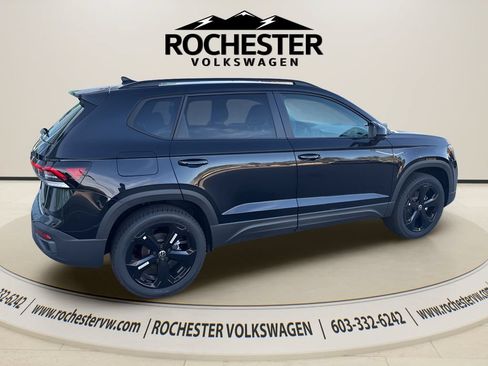 Used 2026 Volkswagen Taos SE AWD/4WD image 9