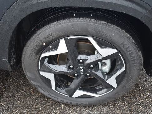 New 2026 Kia Seltos S FWD image 12