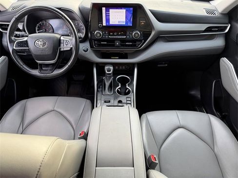 Certified 2023 Toyota Highlander XLE image 11