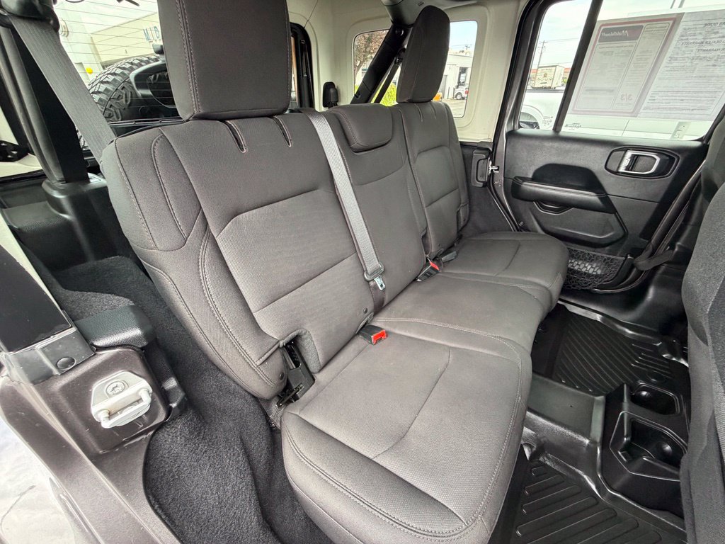 Used 2018 Jeep Wrangler Unlimited Sahara AWD/4WD image 36