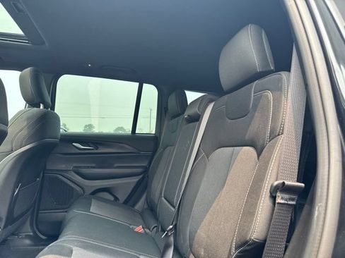 Used 2025 Jeep Grand Cherokee Laredo X w/ Luxury Tech Group I AWD/4WD image 8
