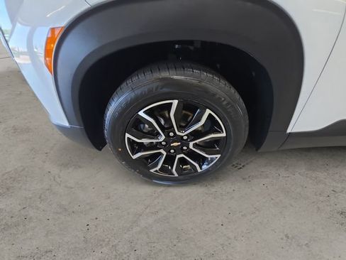 Used 2023 Chevrolet TrailBlazer ACTIV w/ Technology Package FWD image 9