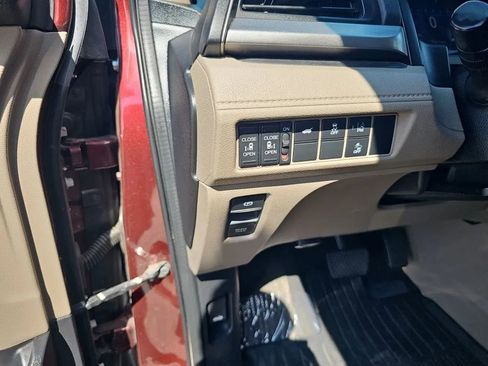 Used 2018 Honda Odyssey EX-L image 17
