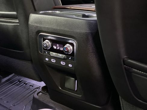 Used 2024 GMC Yukon Denali Ultimate AWD/4WD image 28