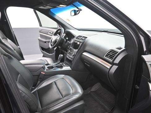 Certified 2019 Ford Explorer XLT w/ Equipment Group 202A image 16