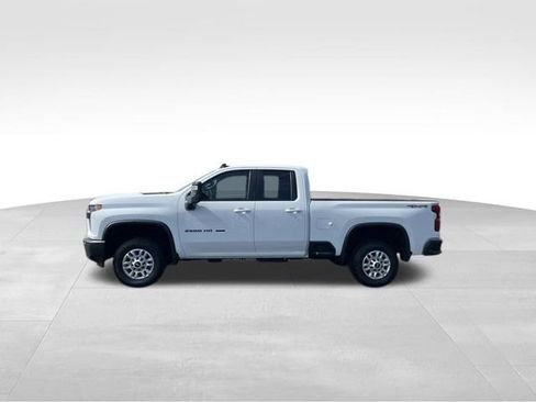 Used 2022 Chevrolet Silverado 2500 LT w/ Convenience Package image 2