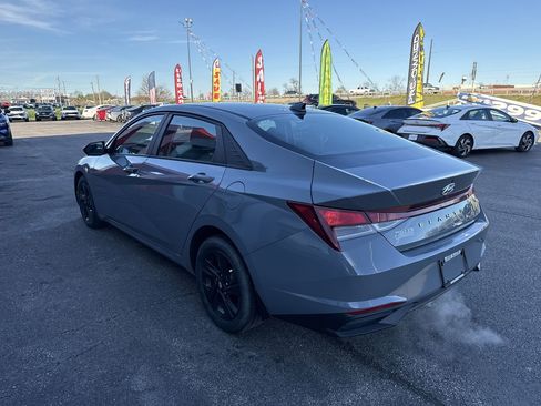 Used 2022 Hyundai Elantra SEL image 12