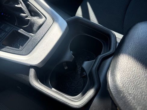 Used 2021 Toyota RAV4 LE image 25