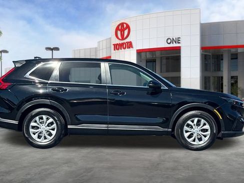 Used 2025 Honda CR-V LX image 3