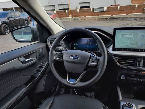 Used 2023 Ford Escape Platinum image 7