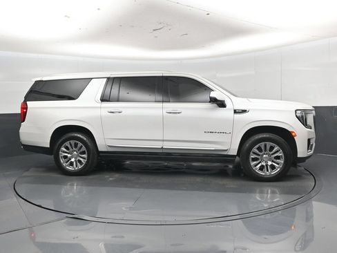 Used 2022 GMC Yukon XL Denali AWD/4WD image 33