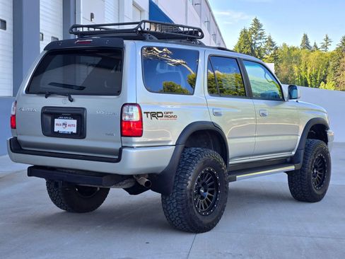 Used 2000 Toyota 4Runner SR5 AWD/4WD image 8