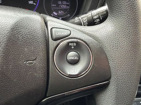 Used 2017 Honda HR-V LX image 11