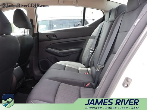Used 2025 Nissan Altima 2.5 SV FWD image 17