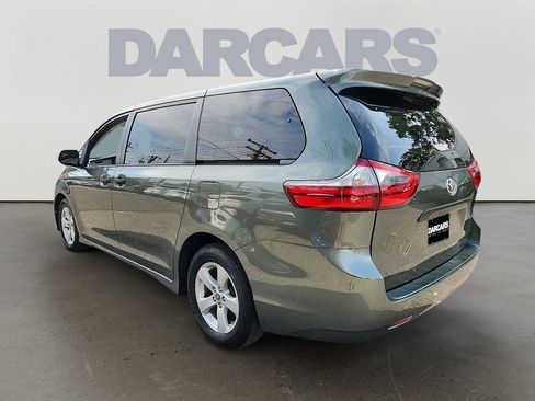 Used 2020 Toyota Sienna L image 4