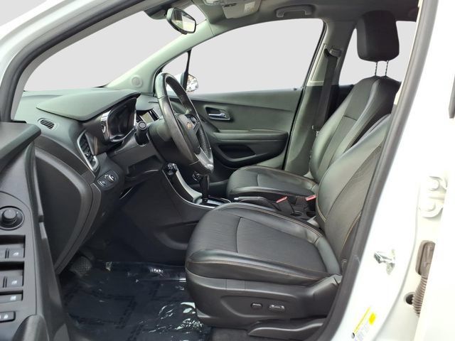Used 2020 Chevrolet Trax LT w/ LT Convenience Package AWD/4WD image 9