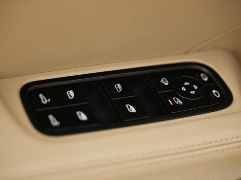 Certified 2023 Porsche Cayenne Coupe AWD/4WD image 17