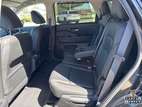 Used 2025 Nissan Pathfinder SL FWD image 40
