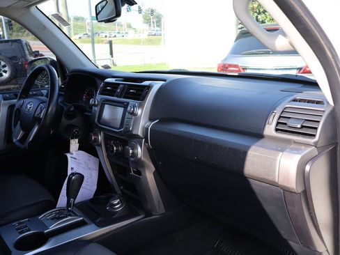Used 2018 Toyota 4Runner SR5 Premium AWD/4WD image 9
